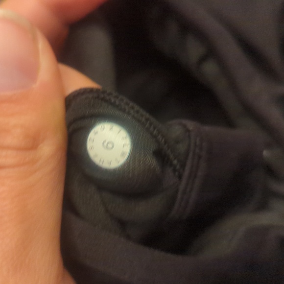 Lululemon 🍋 Final Lap Tank in black size 6 - Picture 6 of 6